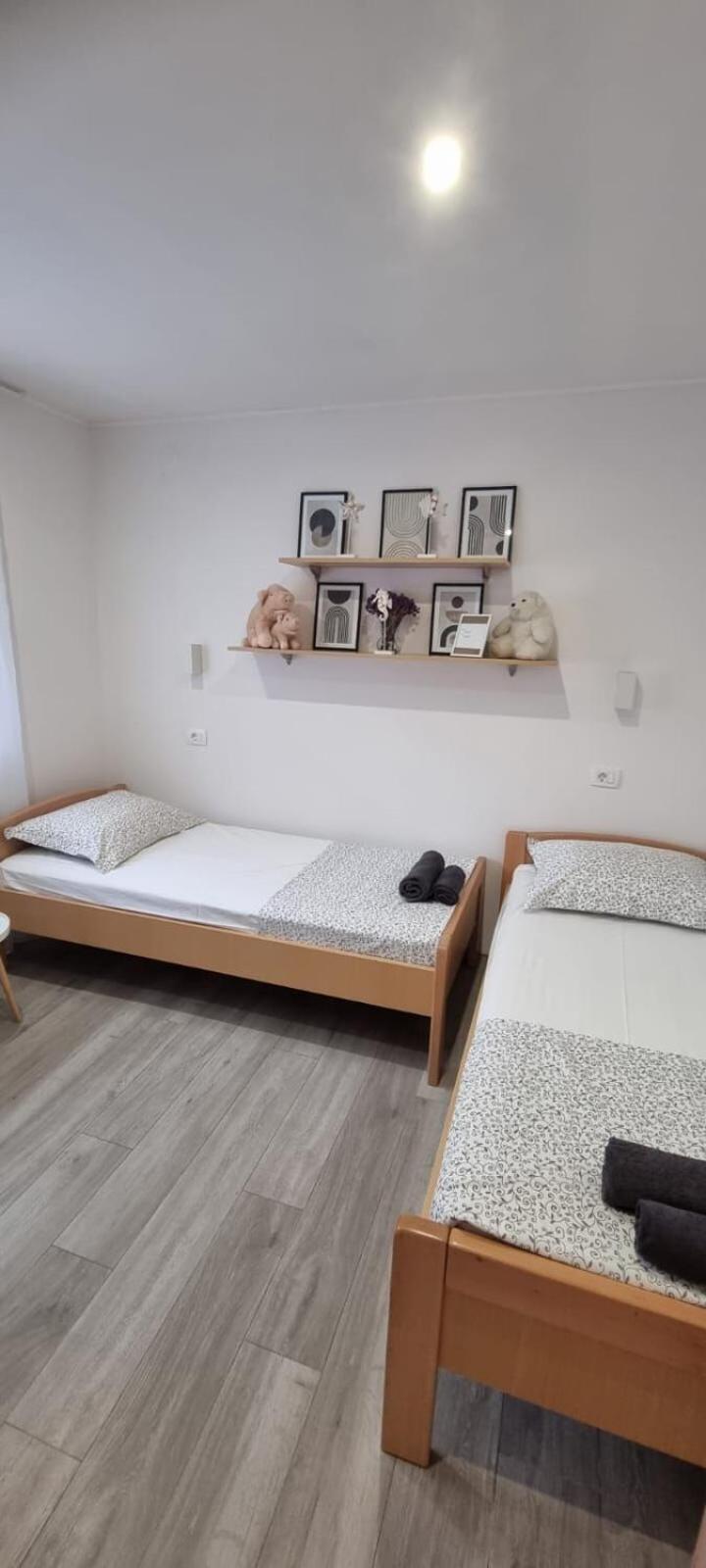 Apartments Mladen Duce Exterior photo