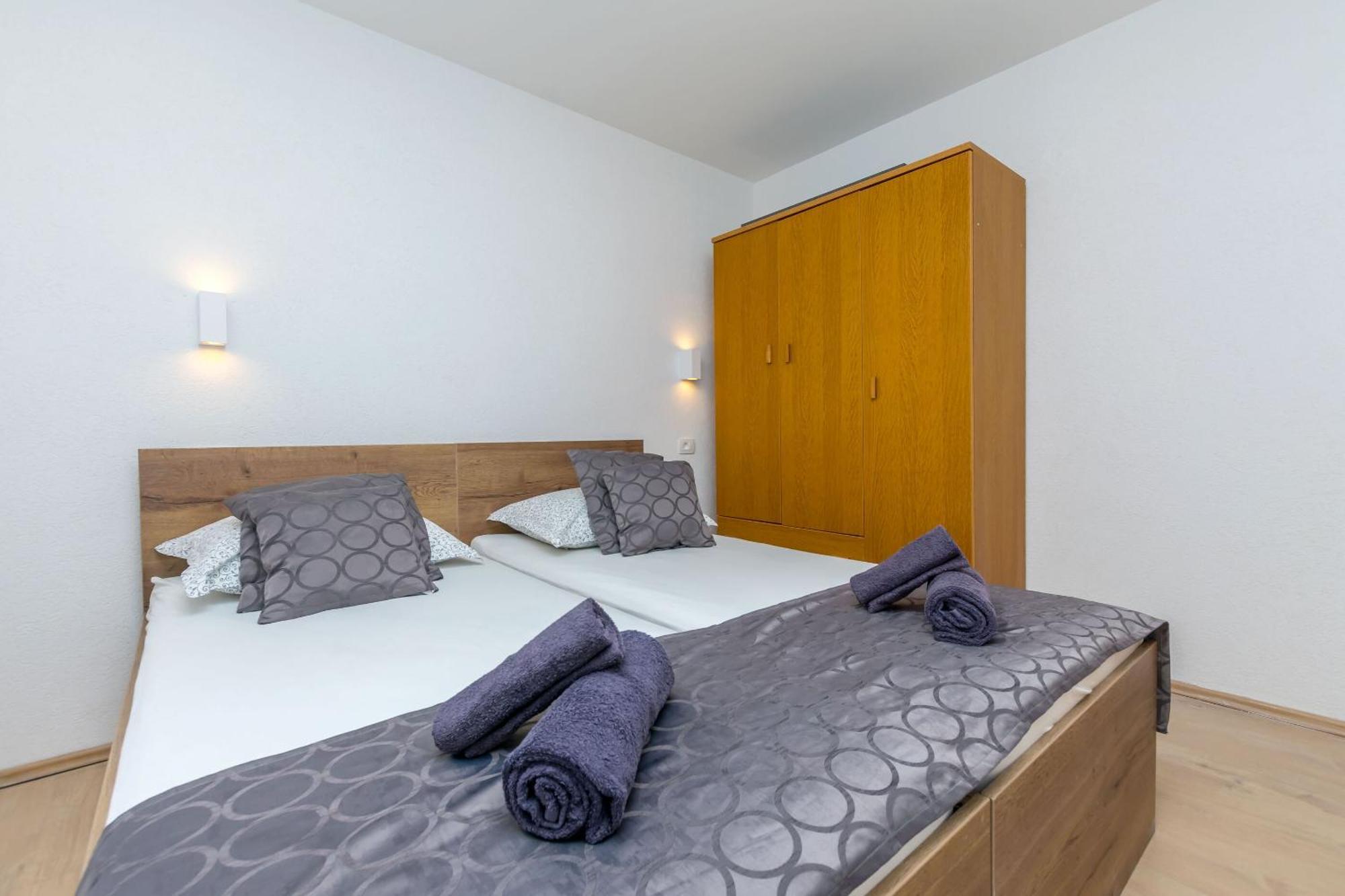 Apartments Mladen Duce Exterior photo
