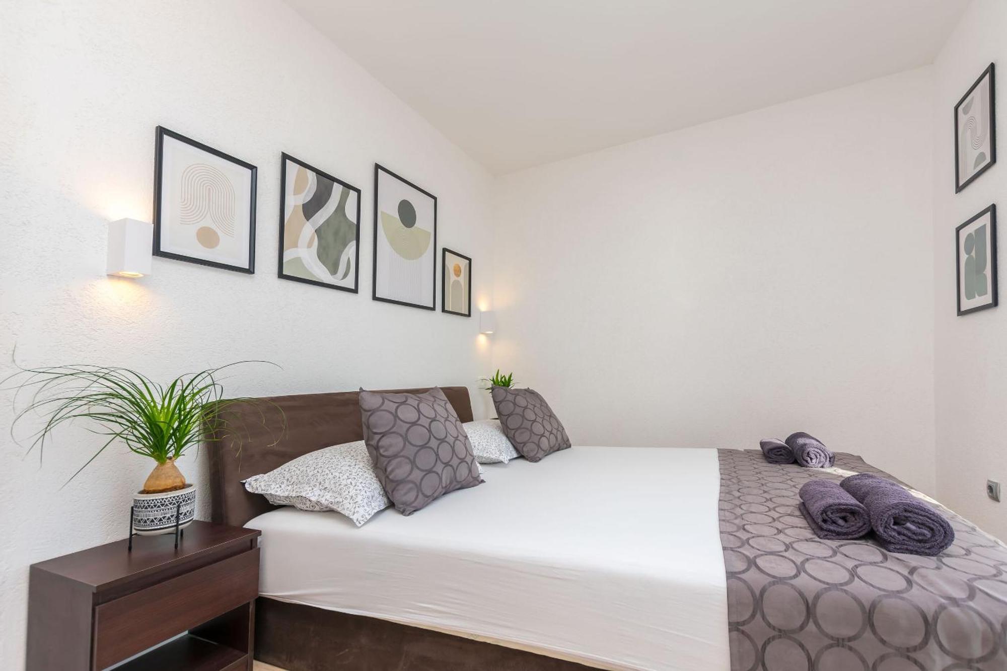 Apartments Mladen Duce Exterior photo