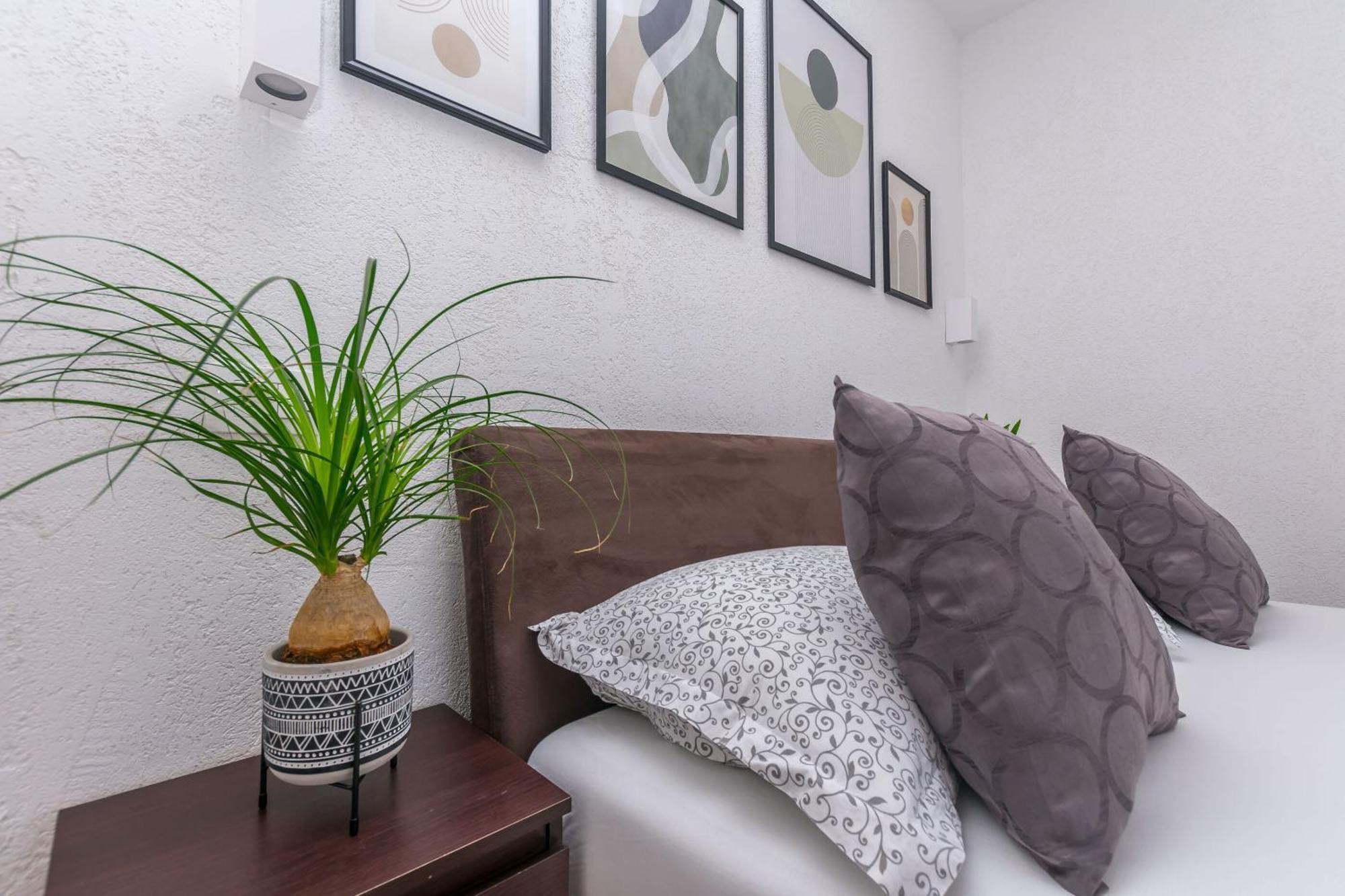 Apartments Mladen Duce Exterior photo