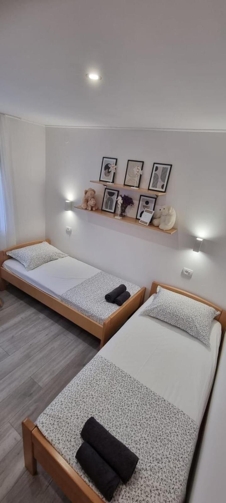 Apartments Mladen Duce Exterior photo
